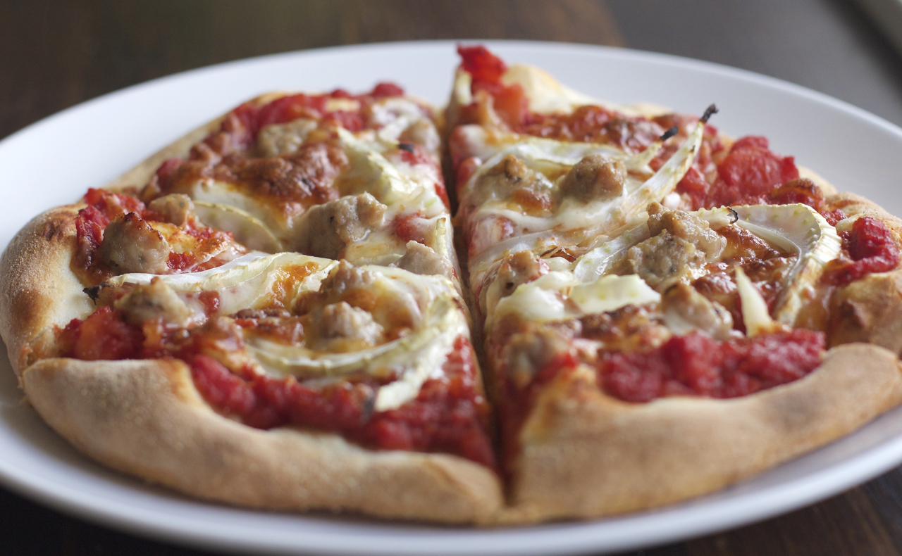 Fennikel og salsiccia pizza