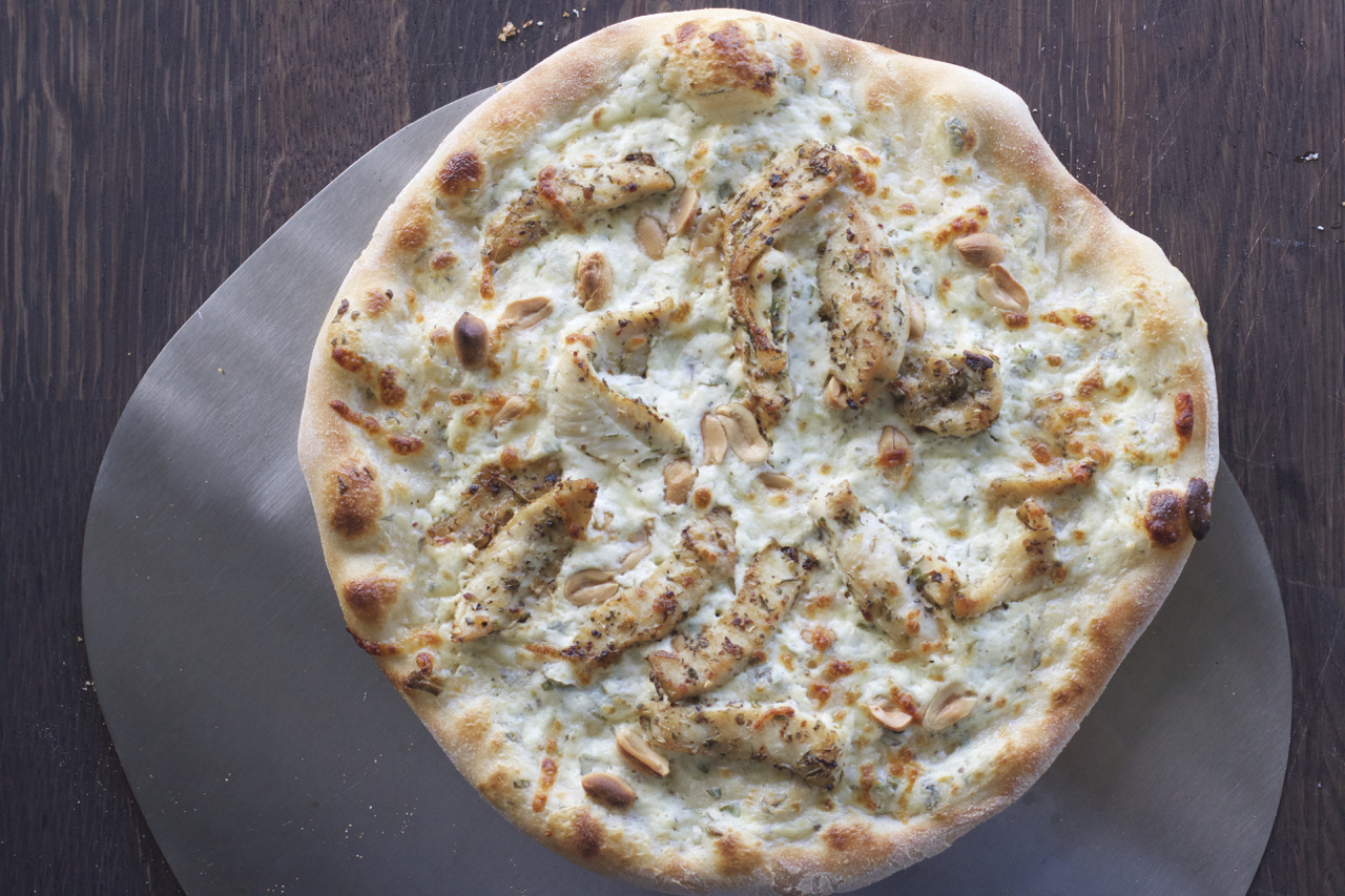 Pizza med løpstikke og kylling