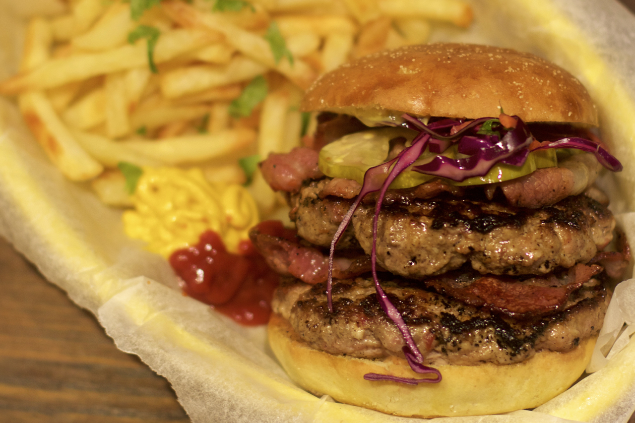 Hjemmelaget dobbel baconburger!